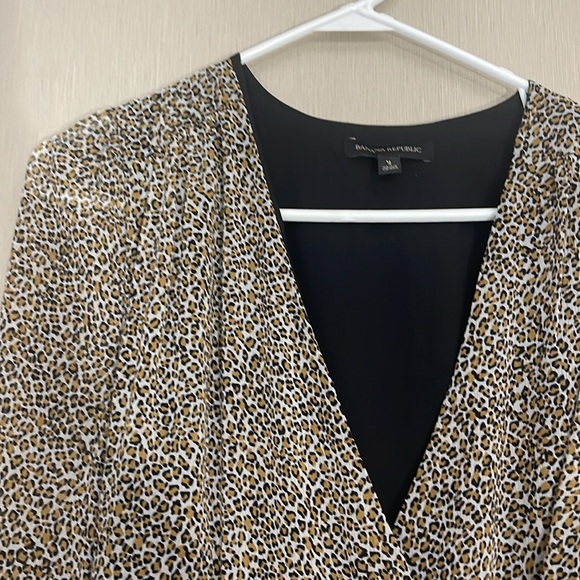 Banana republic size 4 wrap snap closure dress leopard print ruffle v neck dress - Picture 5 of 5